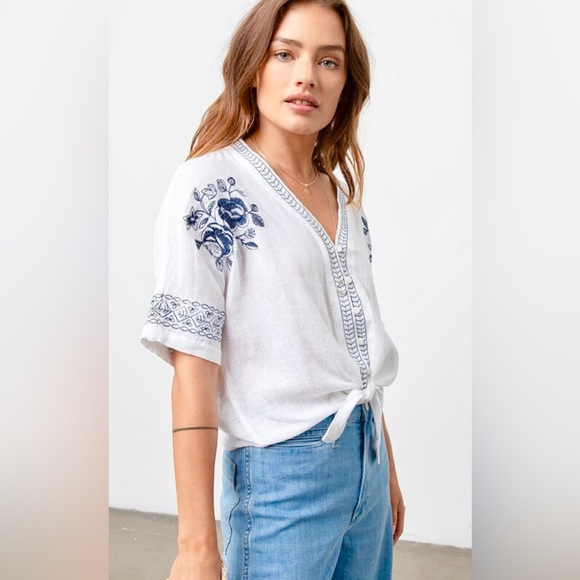 RAILS “Thea Embroidered Tie-Front Top” White w/ Blue Floral Embroidery *NWOT!🎁* - Picture 3 of 6